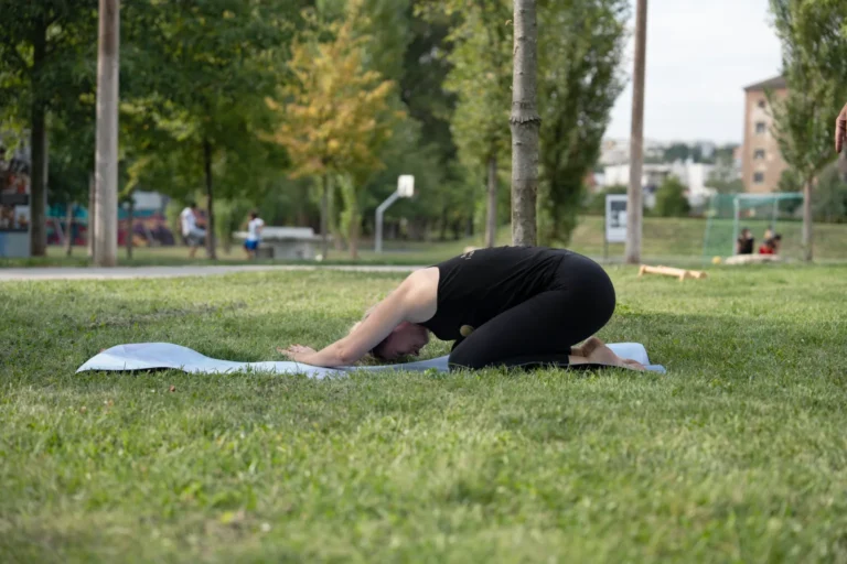 Dětská pozice, protažení zad